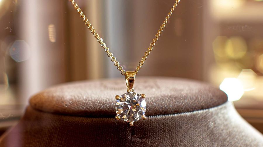 Le diamant est peut-être le meilleur ami de la femme, mais l'or sera toujours celui de son portefeuille